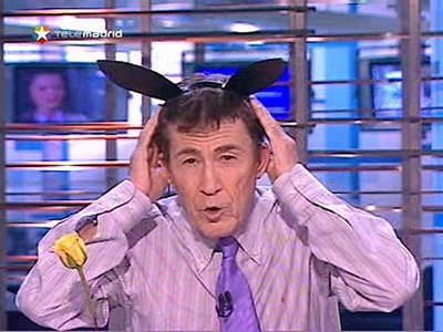 Visitar búsquefa 'Fernando Sánchez Dragó con orejas de burro' en Google.